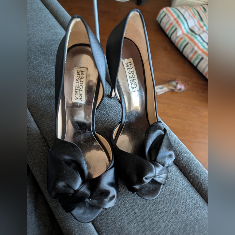 Badgley Mischka Black High-Heeled Satin Pumps with Bows